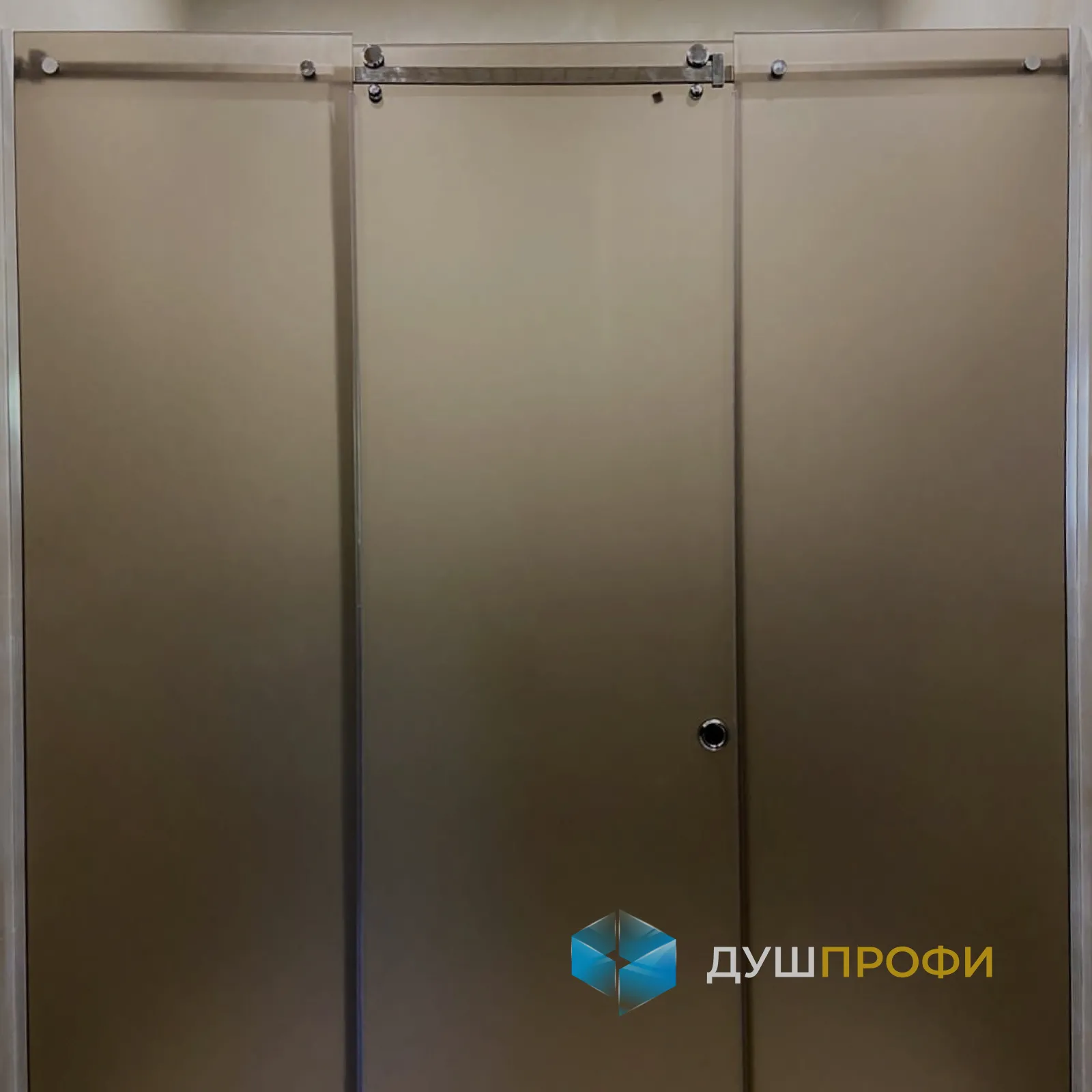 Раздвижная душевая дверь «Бронзовая дымка» с двумя доборами Раздвижная душевая дверь «Бронзовая дымка» с двумя доборами
